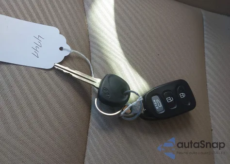 2013 Hyundai Elantra Gls/Limited z USA, uszkodzony, nr VIN 5NPDH4AE5DH174747